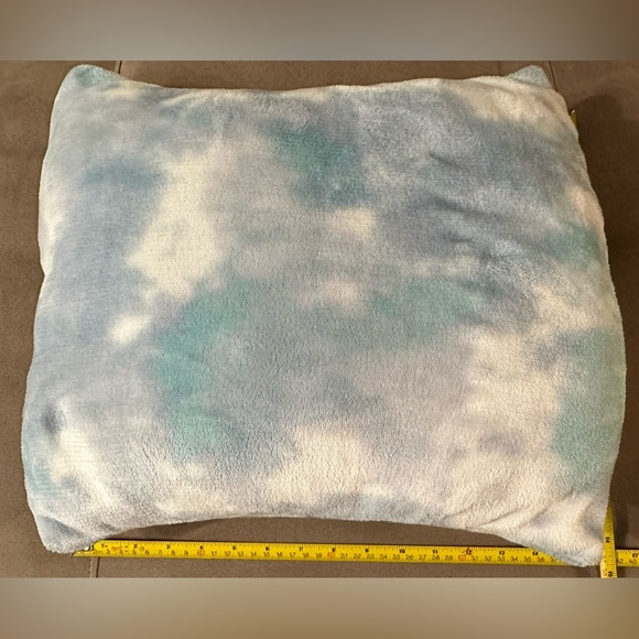 The Big One Printed Plush 2-pack Accent Throw Pillow Set Blue Marble Tie Dye 16” - Picture 9 of 15